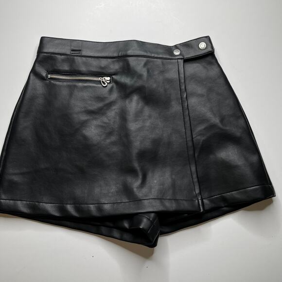 D'Mode Classix Black Pleather Skort Juniors 9 - Picture 1 of 6